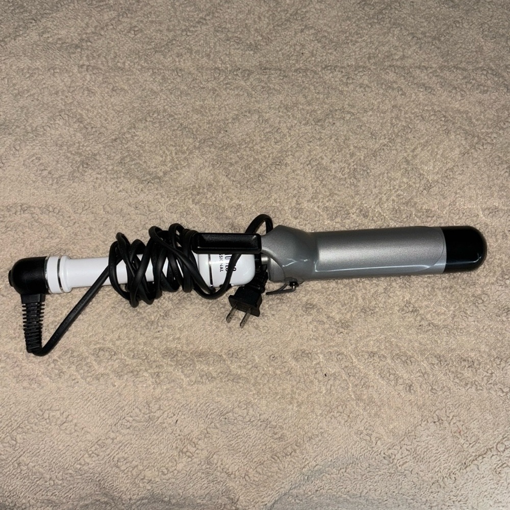 HOT TOOLS curling iron